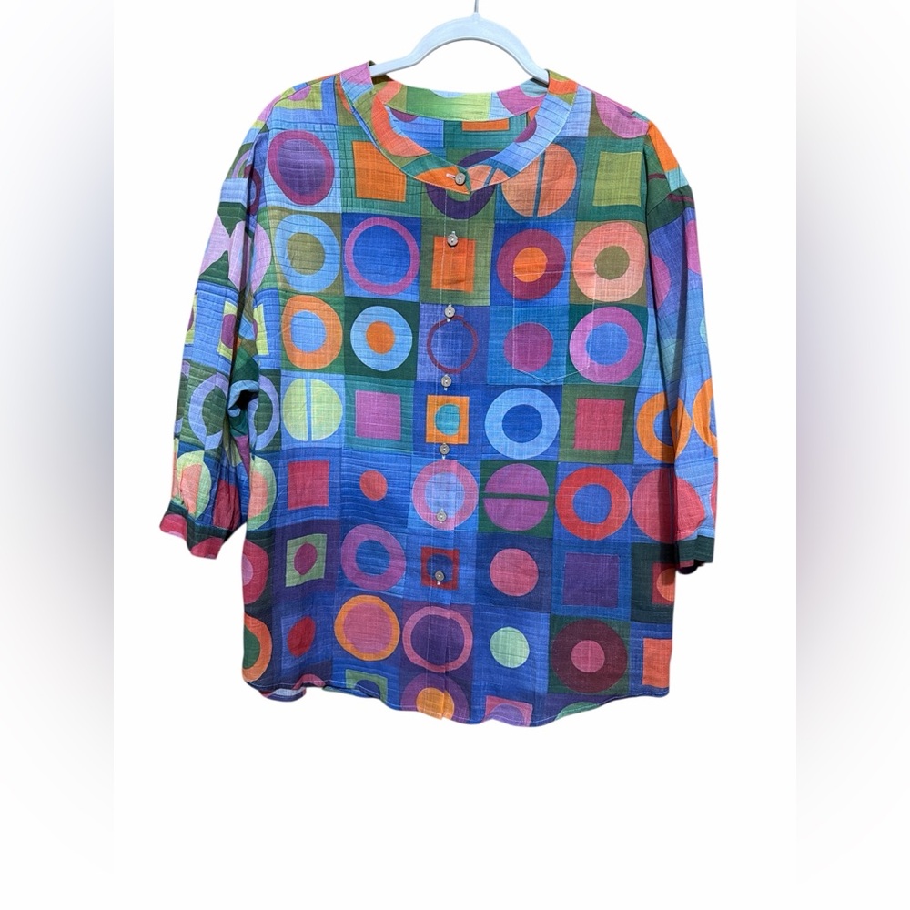 Colorful Geometric Print Button Front
Blouse, 3/4 Sleeve Artsy Top, Size Large.